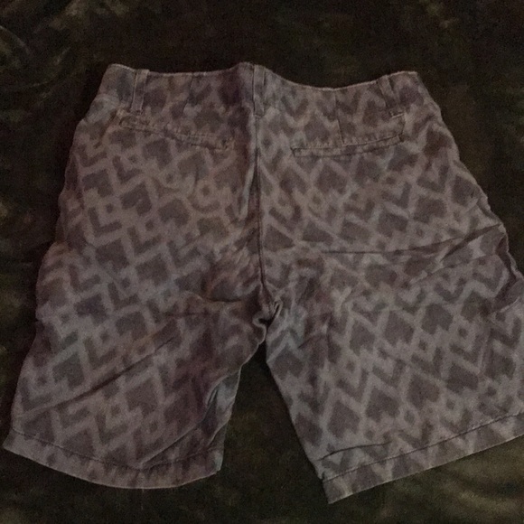 Patterned shorts - Picture 3 of 3